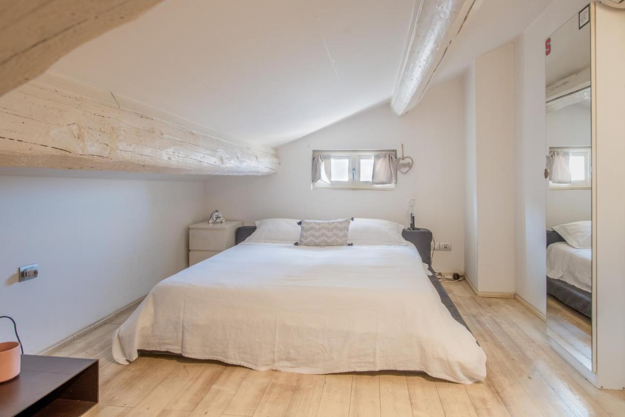 Stunning Top Floor Flat In The Heart Of Verona Exterior photo